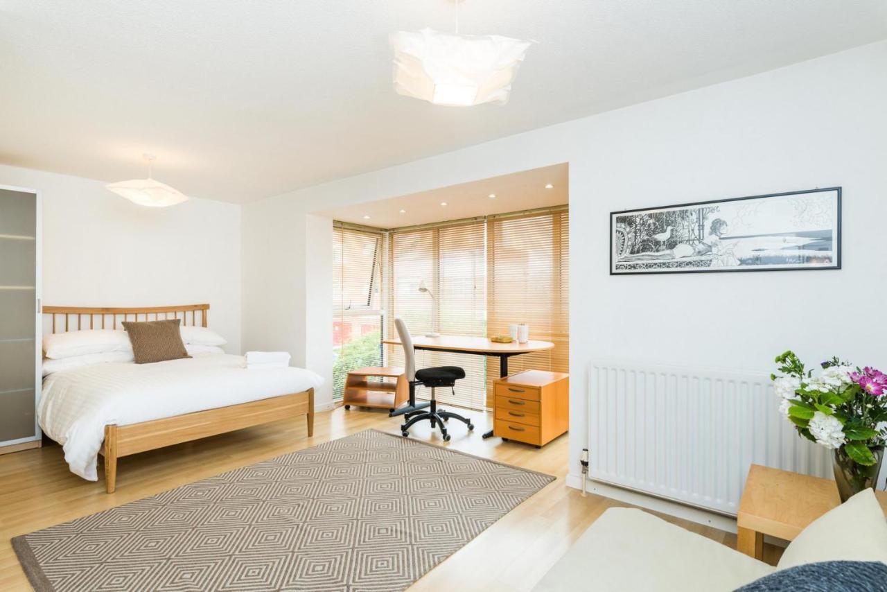 Modern 4 Bedroom Terraced House By The Thames Apartamento