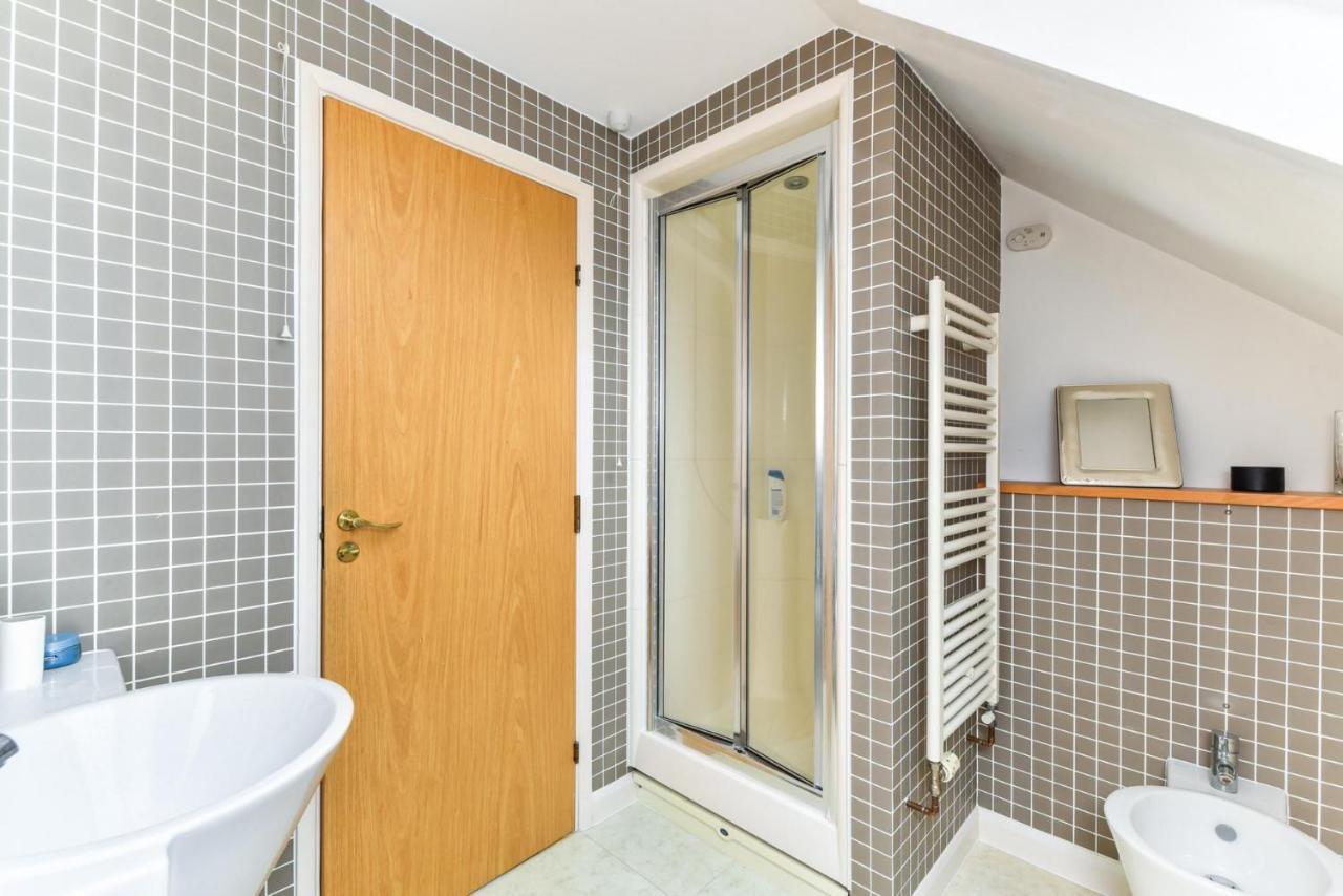 Apartamento Modern 4 Bedroom Terraced House By The Thames Londres